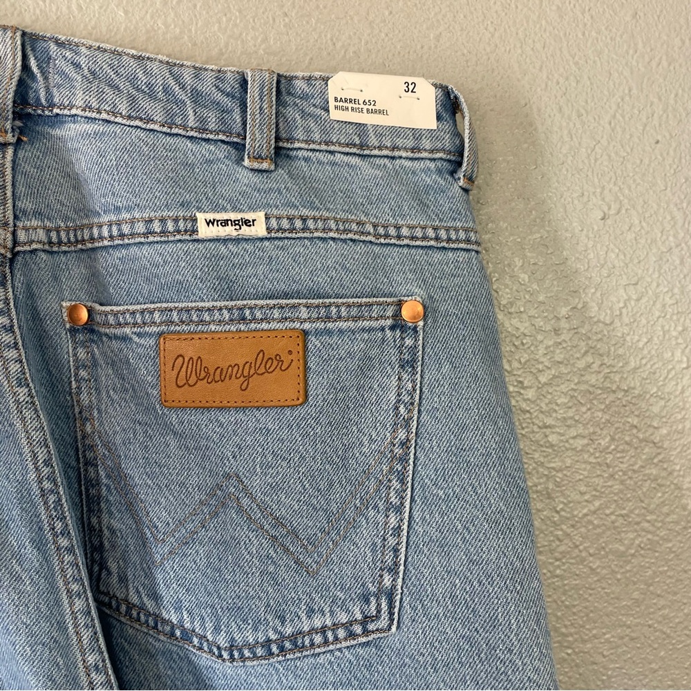 NEW Wrangler High Rise Barrel 652 Jean in Light Blue Wash Bluestone size 32 - Picture 6 of 10